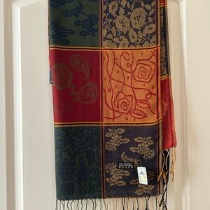Y & G Colorful Floral Patterned NWT  Scarf Wrap Sz 27/72”